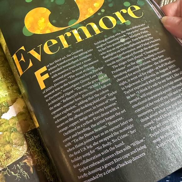 Taylor Swift - Fan Guide To The Eras Tour: 2 Collectible -2 sets available - Picture 13 of 17